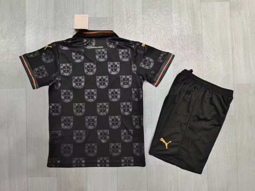 25-26 Equipamiento infantil portugués