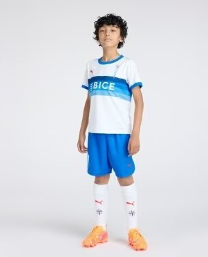 Ropa infantil de la Universidad Católica 2026