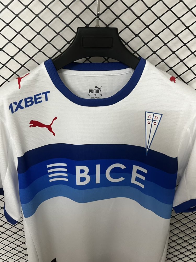 Camiseta de la Universidad Católica 2026
