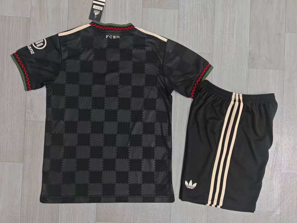 Equipamiento infantil para los partidos fuera de casa del Bayern Múnich 2-26