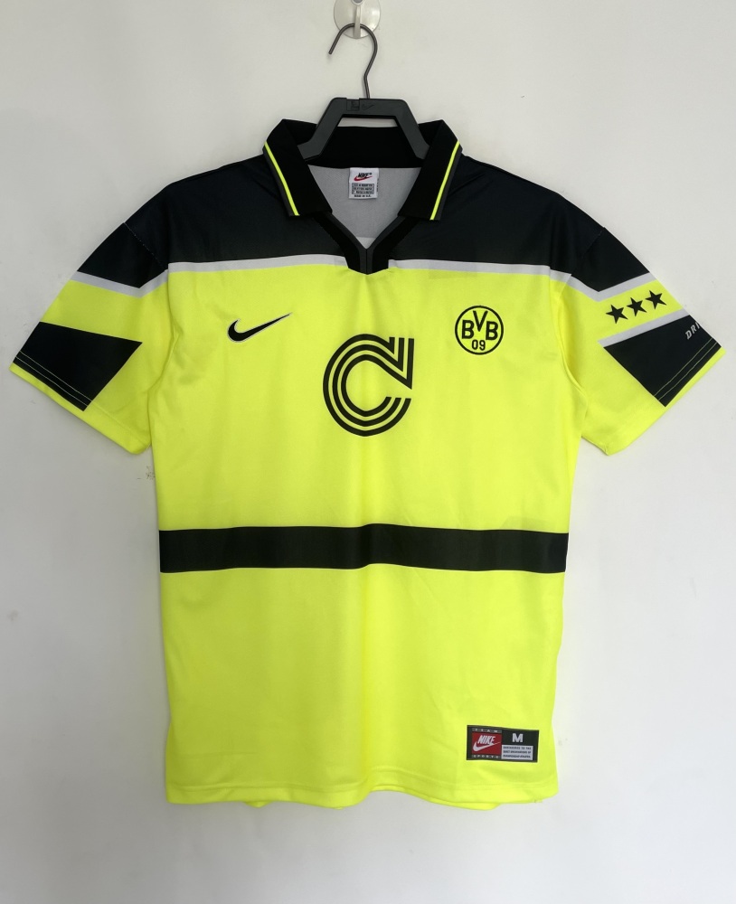 Partido en casa del Dortmund 1996-97