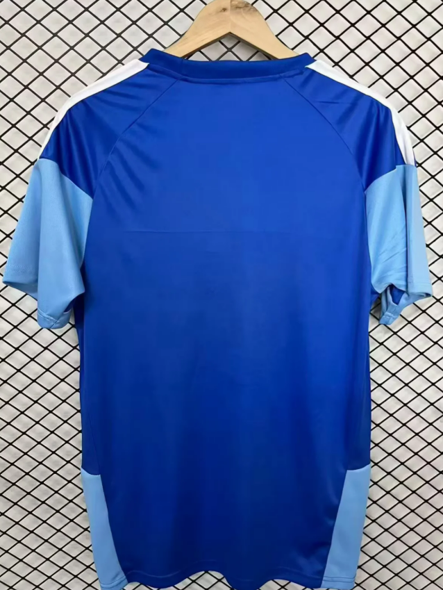 Traje de entrenamiento de la Universidad de Chile 2026