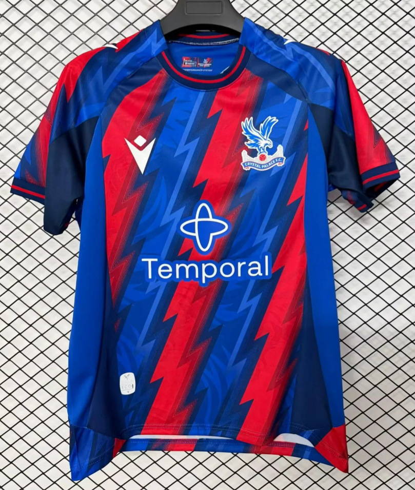 Equipación roja del Crystal Palace para la temporada 26-27