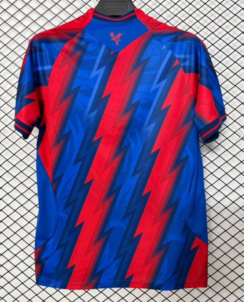 Equipación roja del Crystal Palace para la temporada 26-27