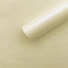 クリームイエロー