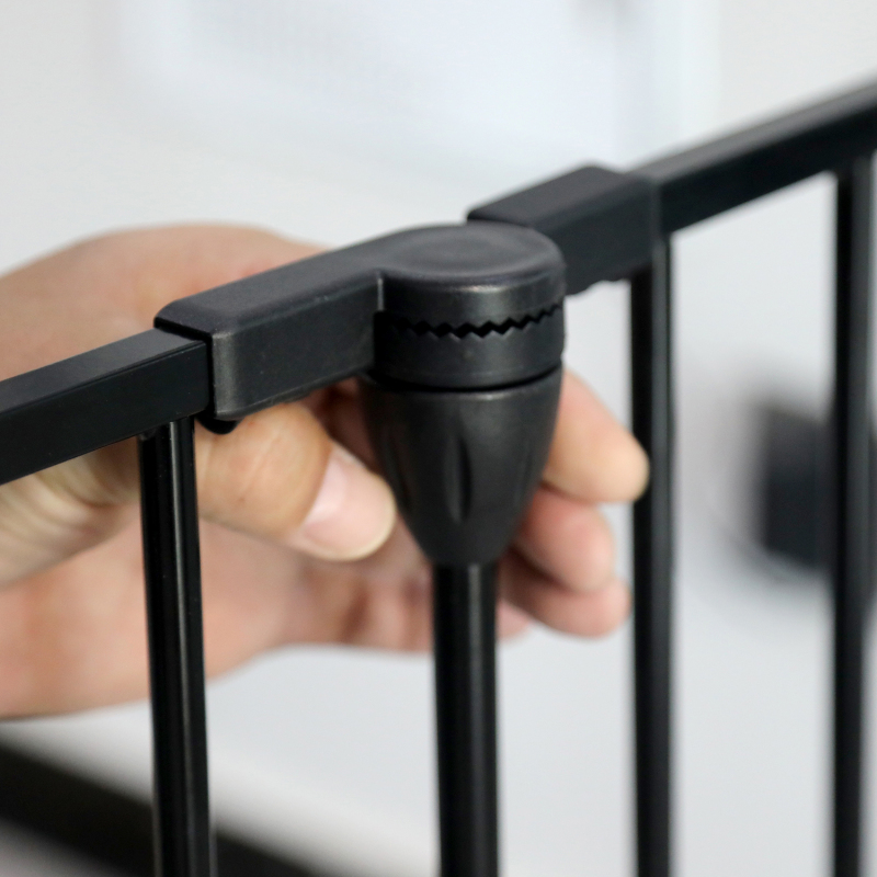 Adjustable 6 Panel Safety Gate