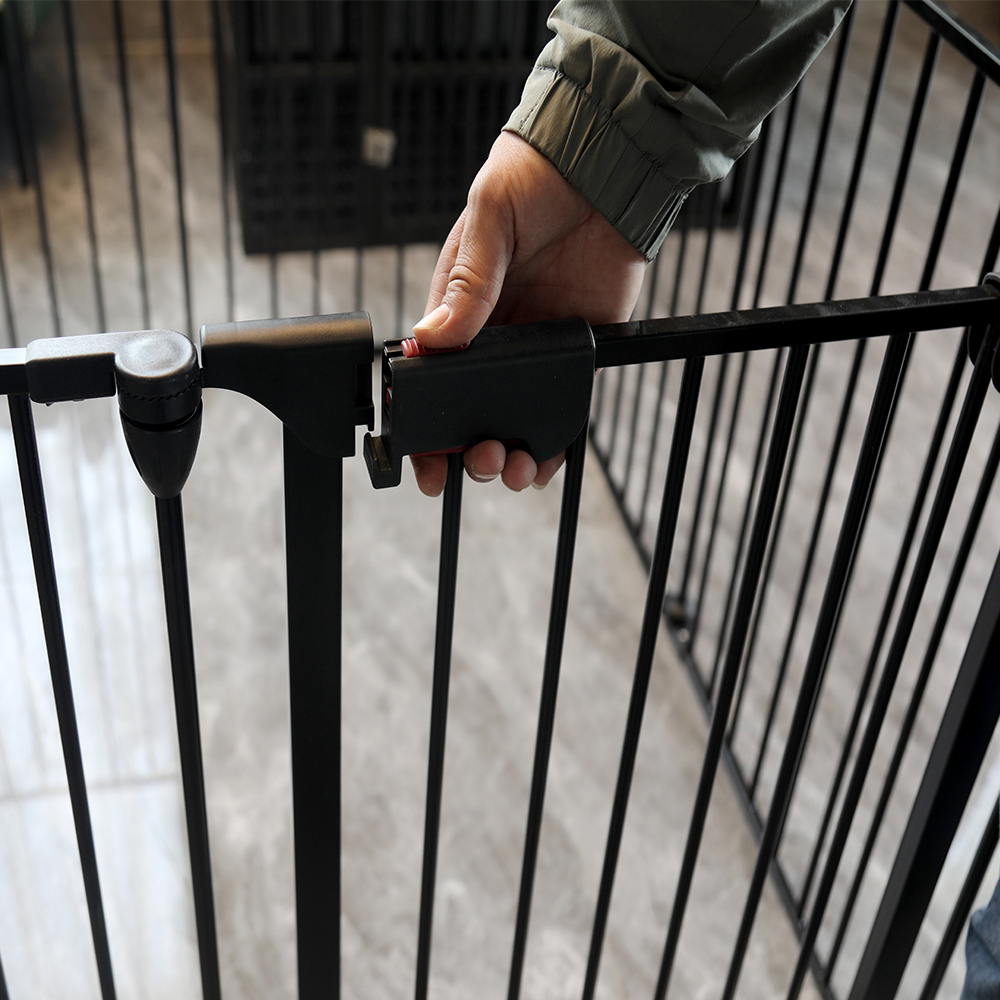 Adjustable 6 Panel Safety Gate