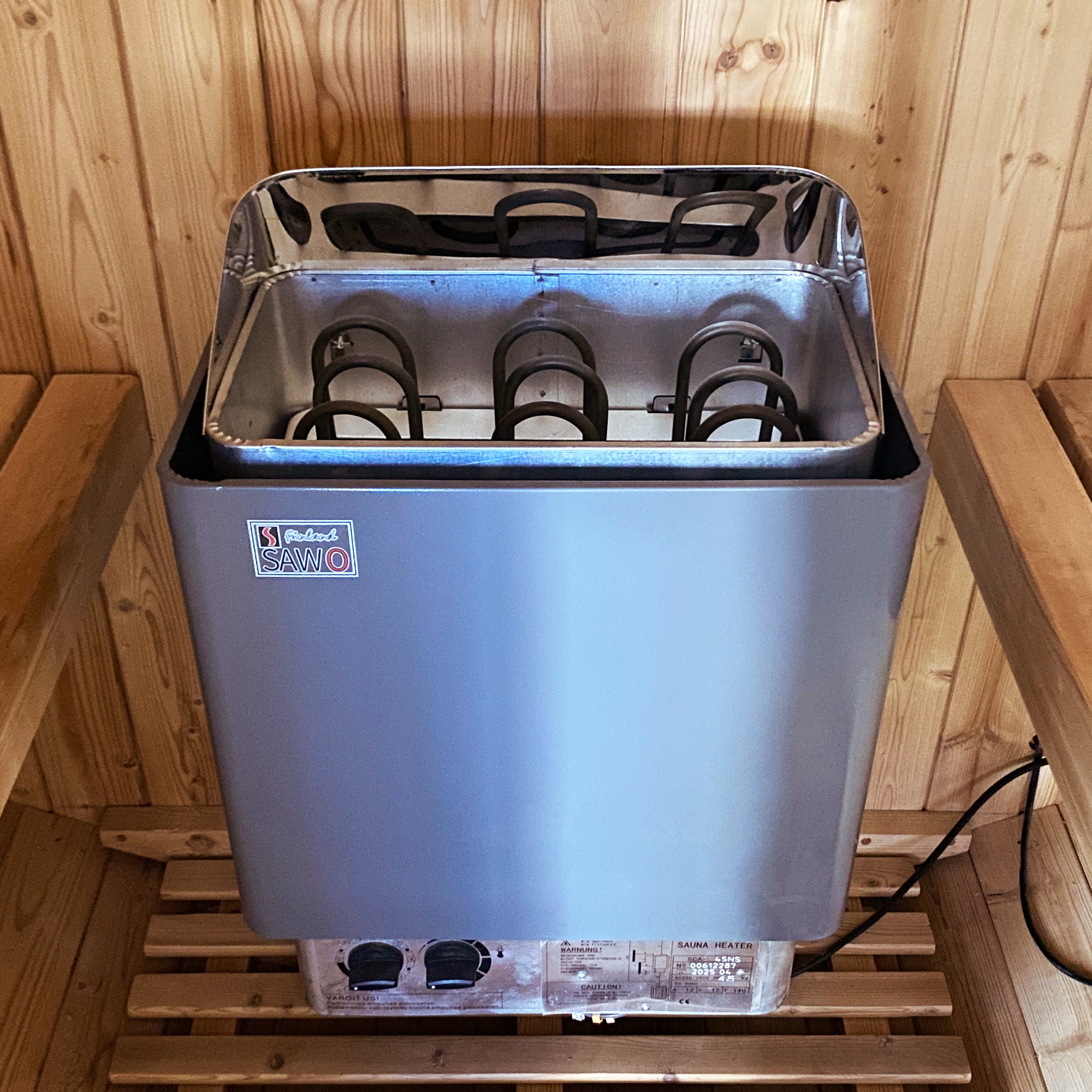 Moray 4-Person Outdoor Round Steam Wet/Dry Sauna with 1 Metal Stove, 1 LED Explosion-Proof Lamp
