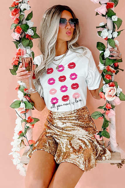 White all you need is love Valentines Kisses Graphic Tee LC25219470-1