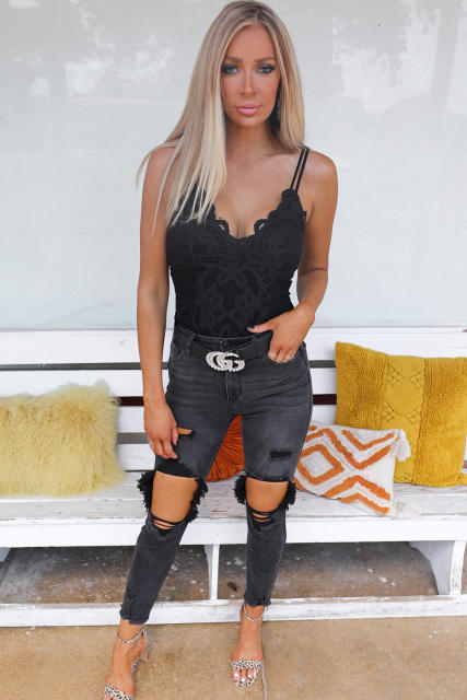 Black Scallop Lace Sleeveless Bodysuit LC6421254-2