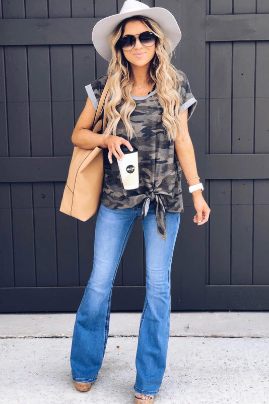 Gray Camo Print Knotted Hem T-shirt LC25219327-11