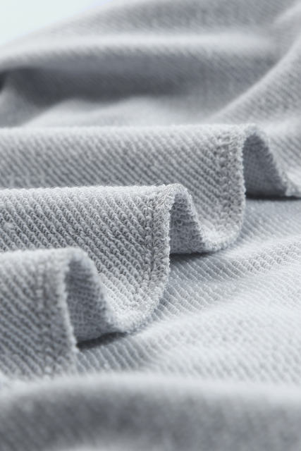 Gray Plain Crew Neck Pullover Sweatshirt