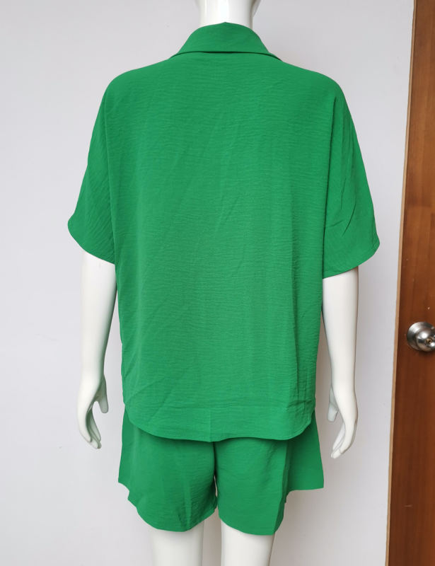 Green Solid Color Button Shirt and Elastic Shorts Set