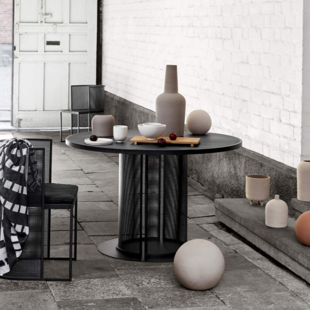 Round Metal Dining Table with Mesh Pedestal Base - -27.68'' H X 47.24'' W X 47.24'' D