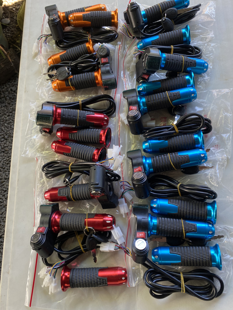 New 3-Speed E-Bike Throttle with LED Display - 12V-96V for Electric Bike,Scooter,Motorcycle 3-in-1 Ignition Lock Smart 3-in-1 Throttle Grip with LED Display