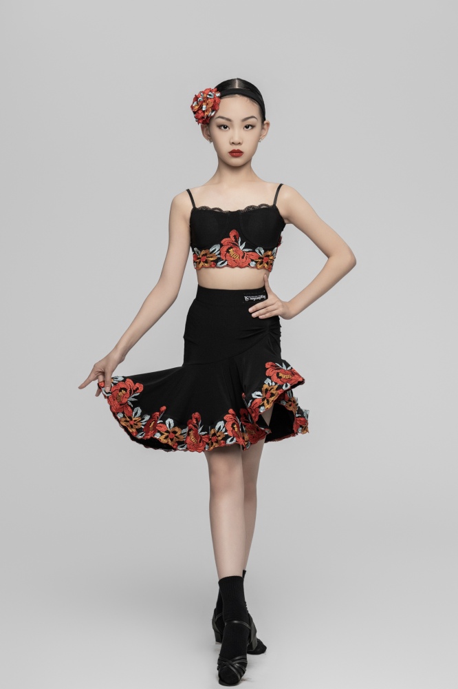 Embroidered Red Flower Lace up Short Suspender (Black)