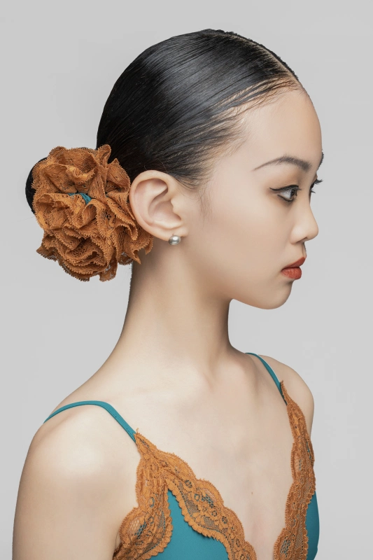 lace-trimmed suspender wrap hip skirt suit(With Hair Accessories)