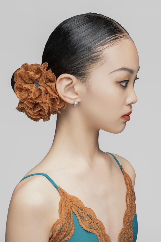lace-trimmed suspender wrap hip skirt suit(With Hair Accessories)