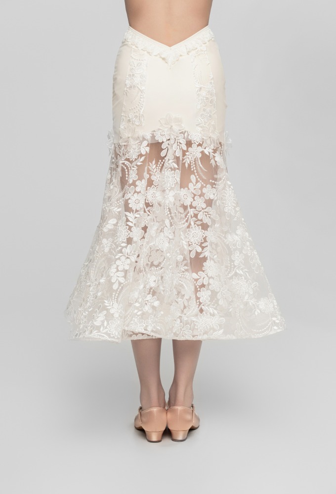 Embroidered Modern skirt (Cream White / With Sleeve Decoration)