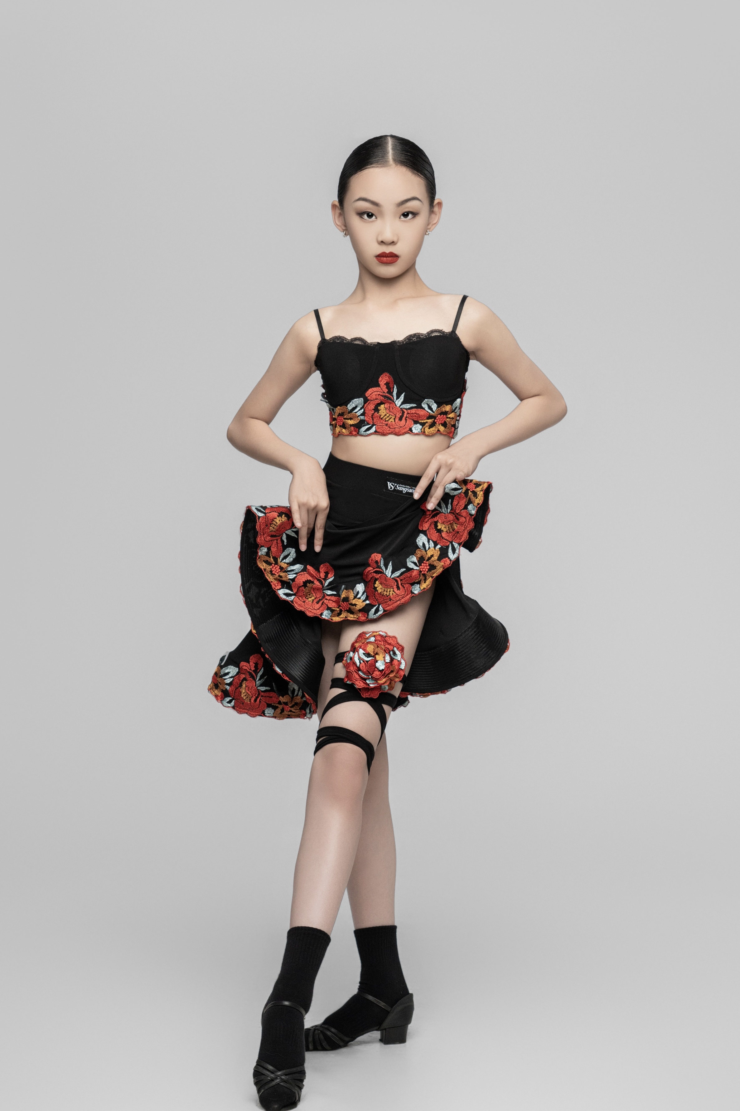 Embroidered Red Flower Swing skirt(Black)