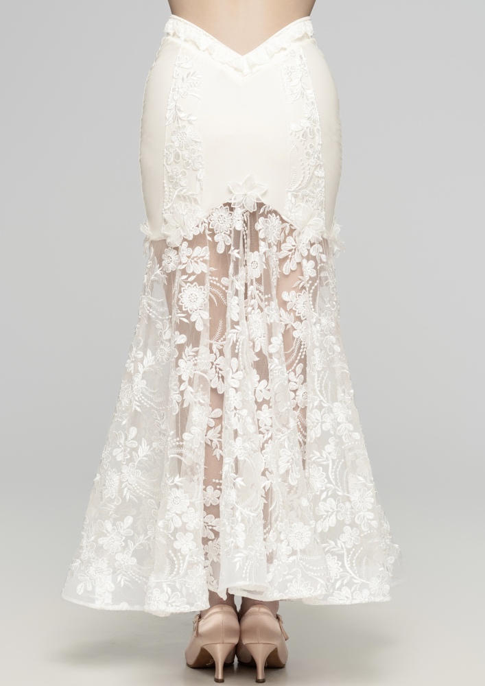 Embroidered Modern skirt (Cream White / With Sleeve Decoration)