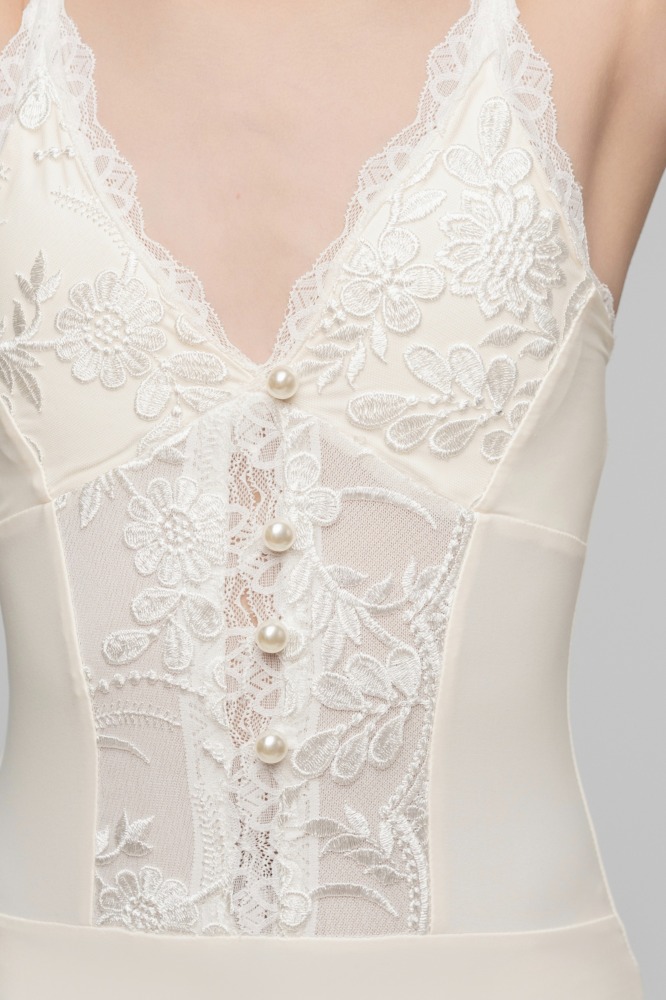 Embroidered Pearl Button Bodysuit(Cream White)