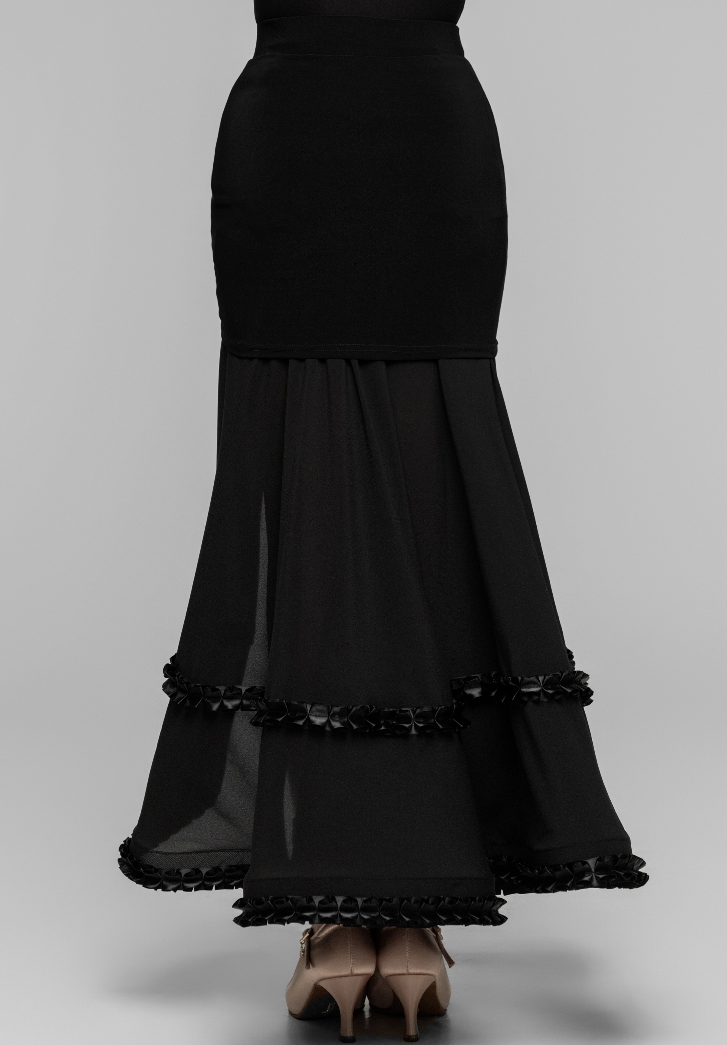 Pearl sleeveless cutout Modern skirt（Black）