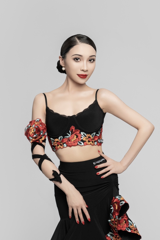 Embroidered Red Flower Lace-up Short Suspender (Black)