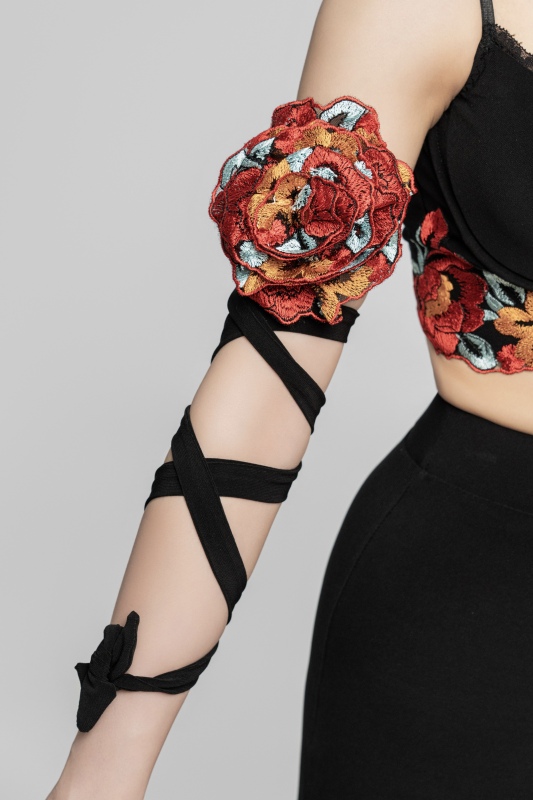 Embroidered Red Flower Lace-up Short Suspender (Black)