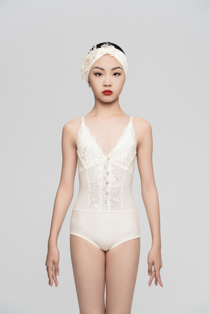 Embroidered Pearl Button Bodysuit(Cream White)