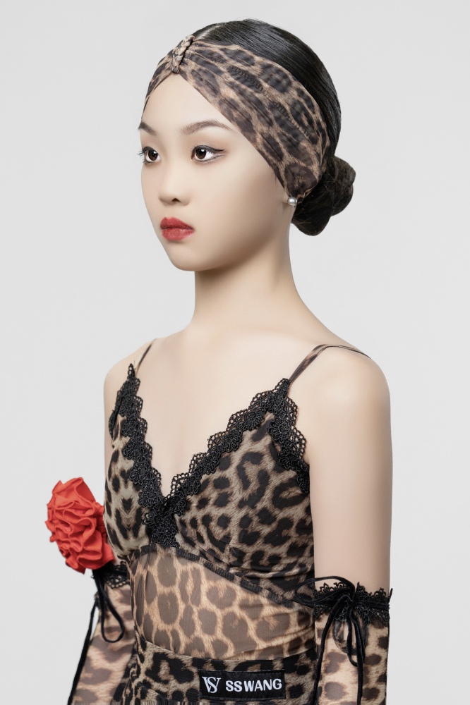 Leopard-print gauze and lace-trimmed suspender bodysuit（With headband、gloves）
