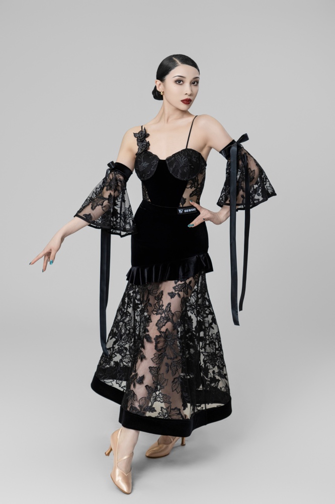 Velvet stitching roses Embroidered suspender Bodysuit（Black）