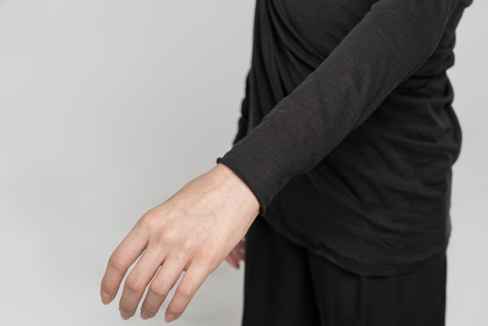 Boy Cotton Irregular Wavy Long Sleeve Top（Black）