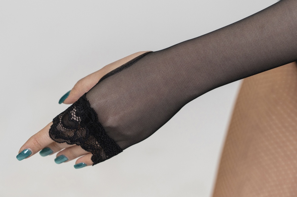V-neck gauze and lace-trimmed Long Sleeve bodysuit（Black）
