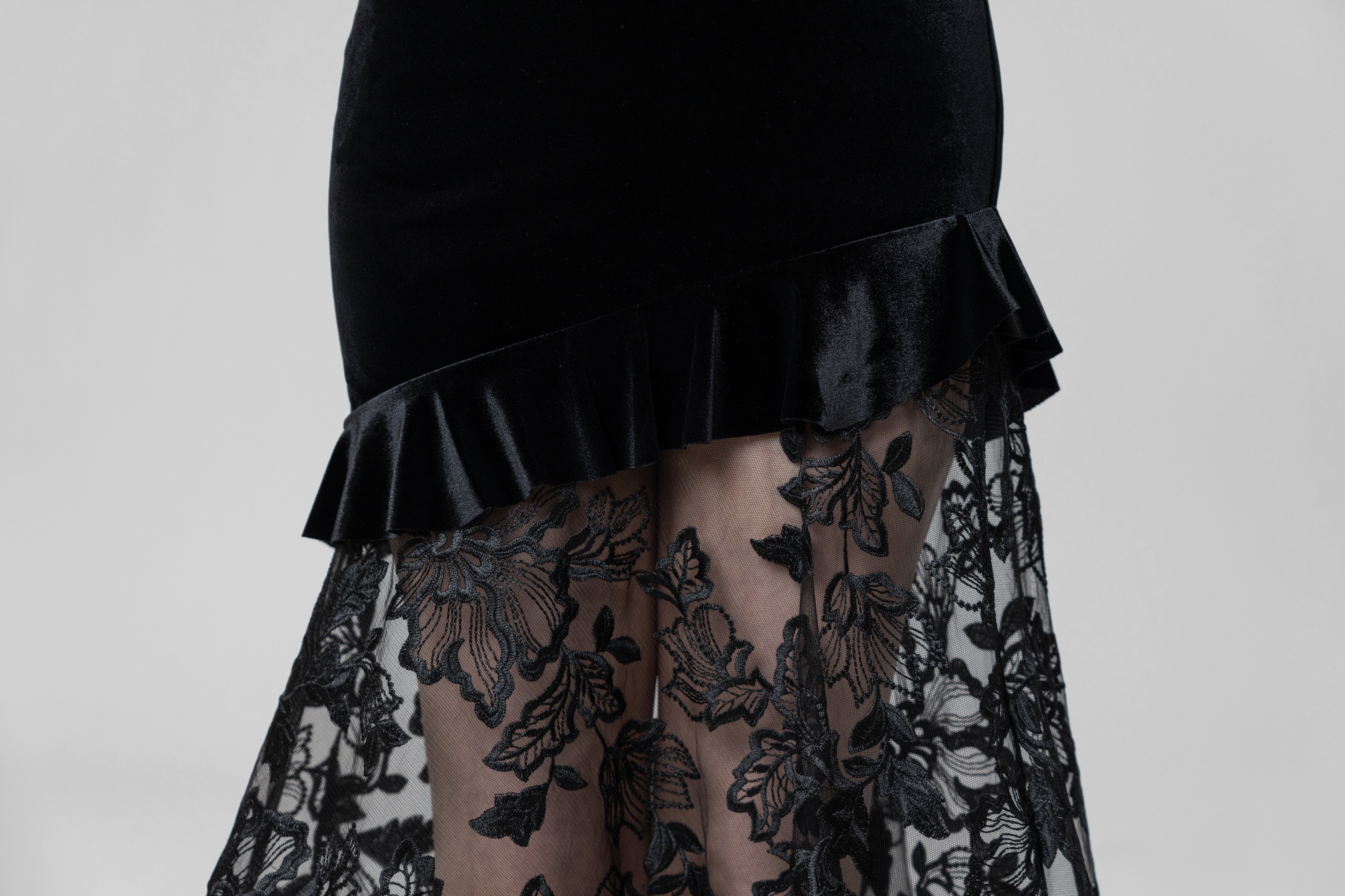 Velvet stitching roses Embroidered Modern skirt（Black/ With Sleeve Decoration）