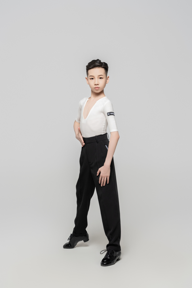 V-neck mid-sleeve top （White）