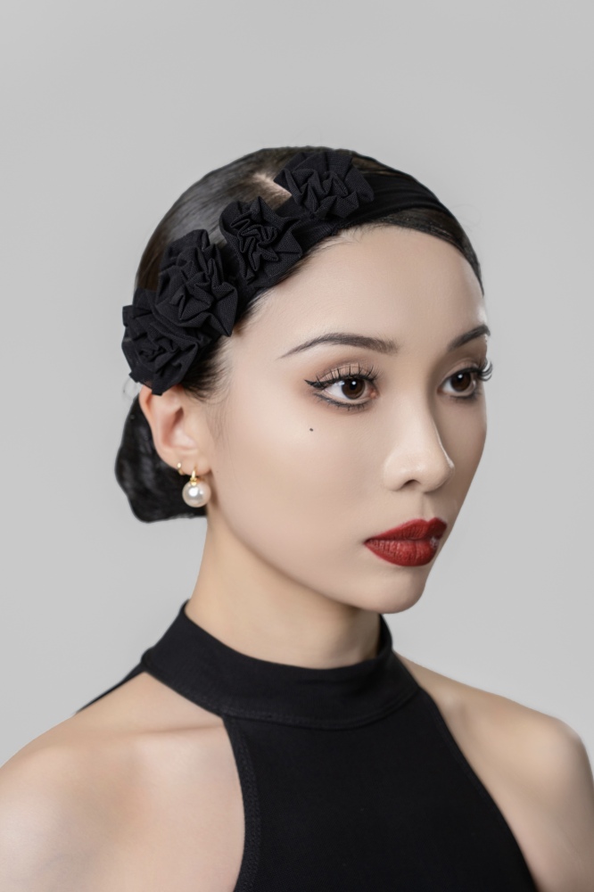Sleeveless open-back gauze long dress（Black / With headband、gloves）