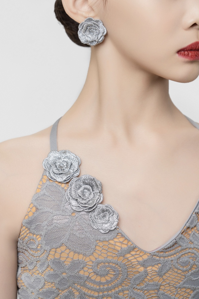 Three flowers lace suspender bodysuit （Gray/With earring）