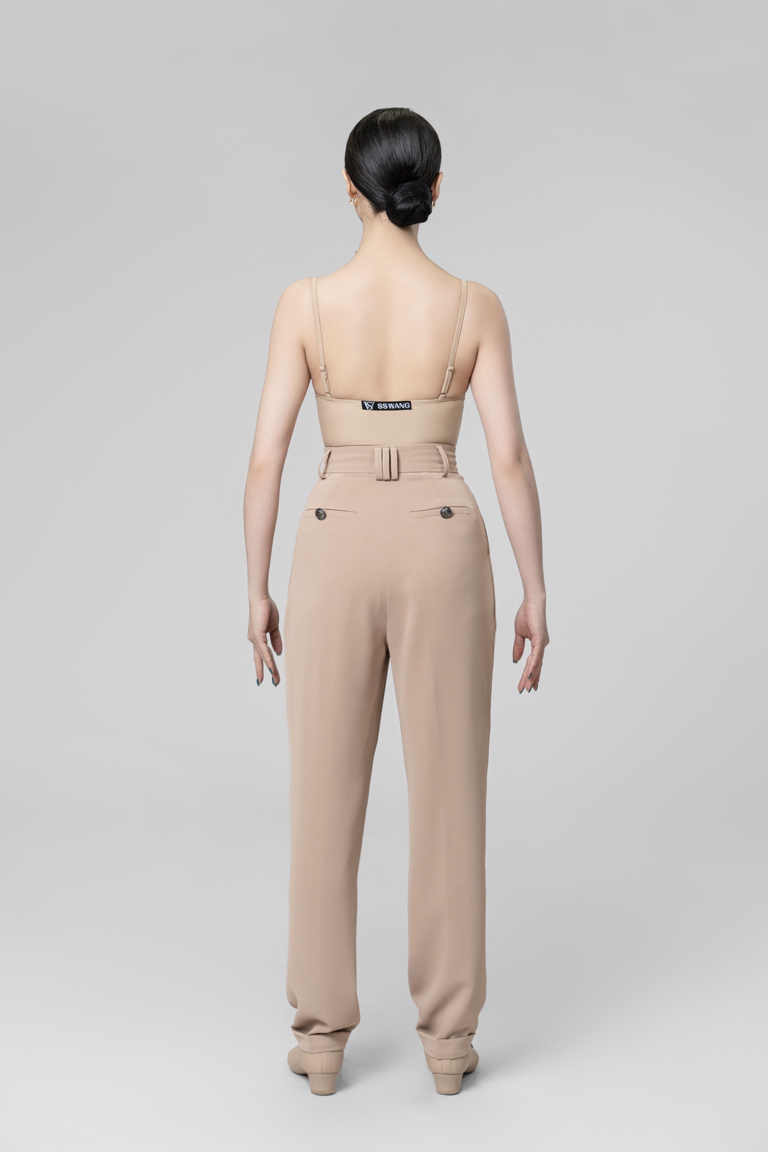 Lace-trimmed Suspender bodysuit(Creamy yellow）