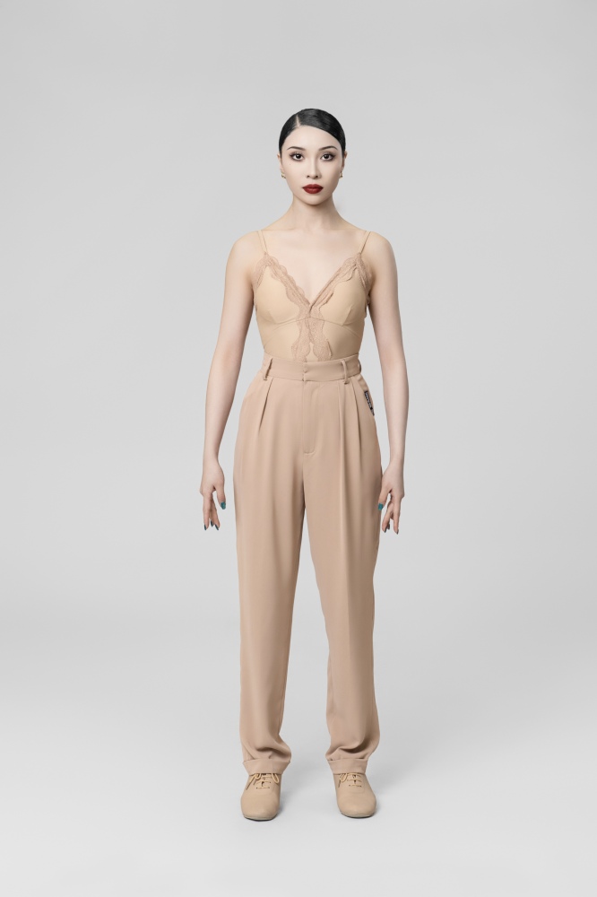Lace-trimmed Suspender bodysuit(Creamy yellow）