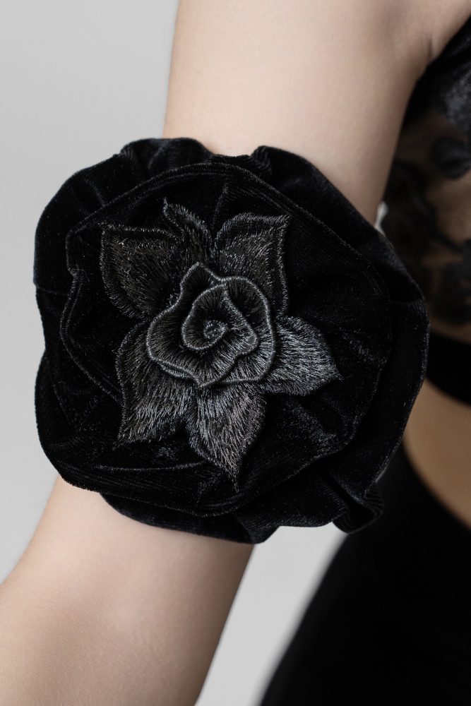 Upgraded version of velvet upper arm and wrist with water-soluble flowers
