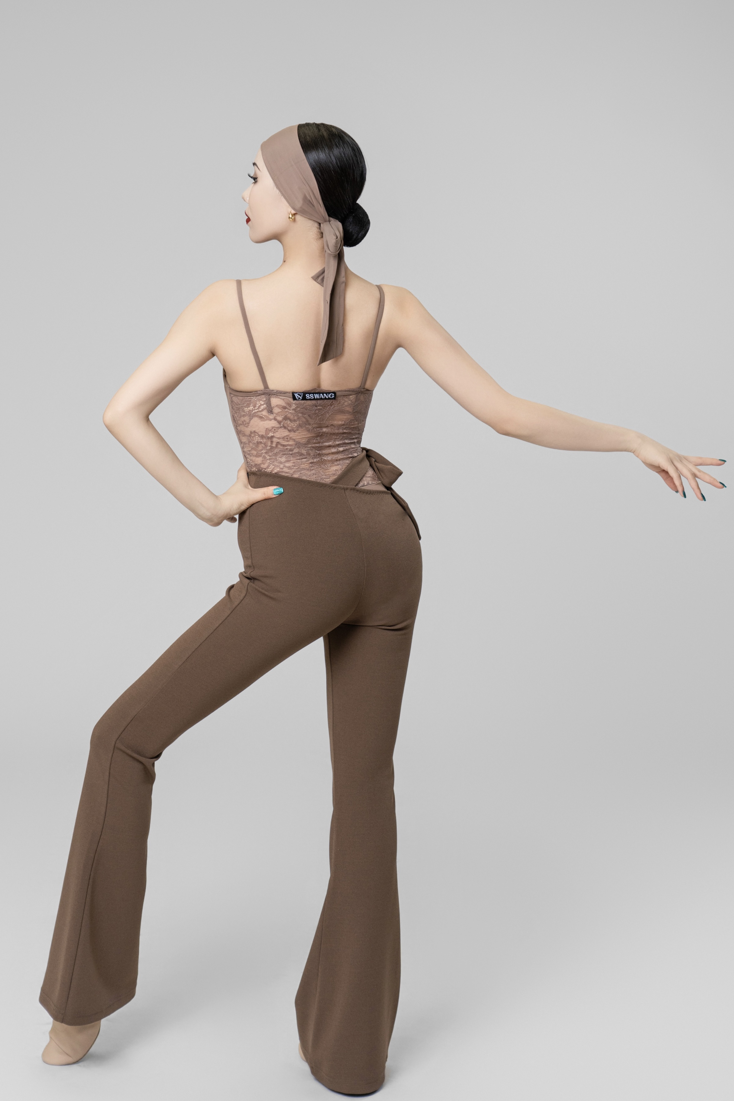 Petal lace patchwork suspender Bodysuit(cocoa）