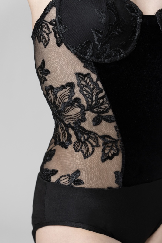 Velvet stitching roses Embroidered suspender Bodysuit（Black）
