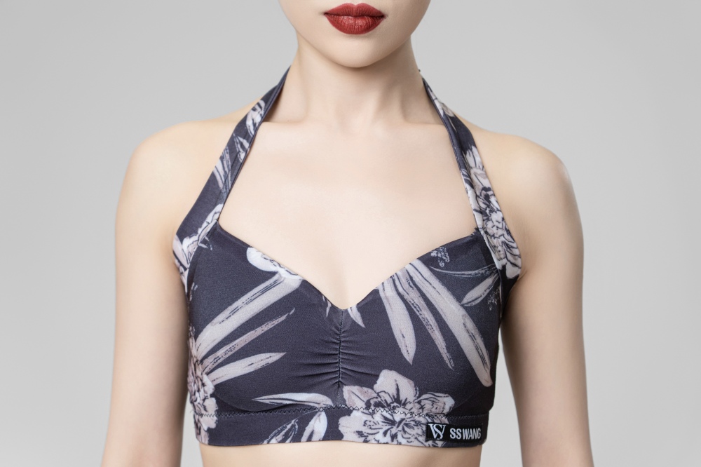 Halter neck hollow skirt suit(white flower on black background/With headband）