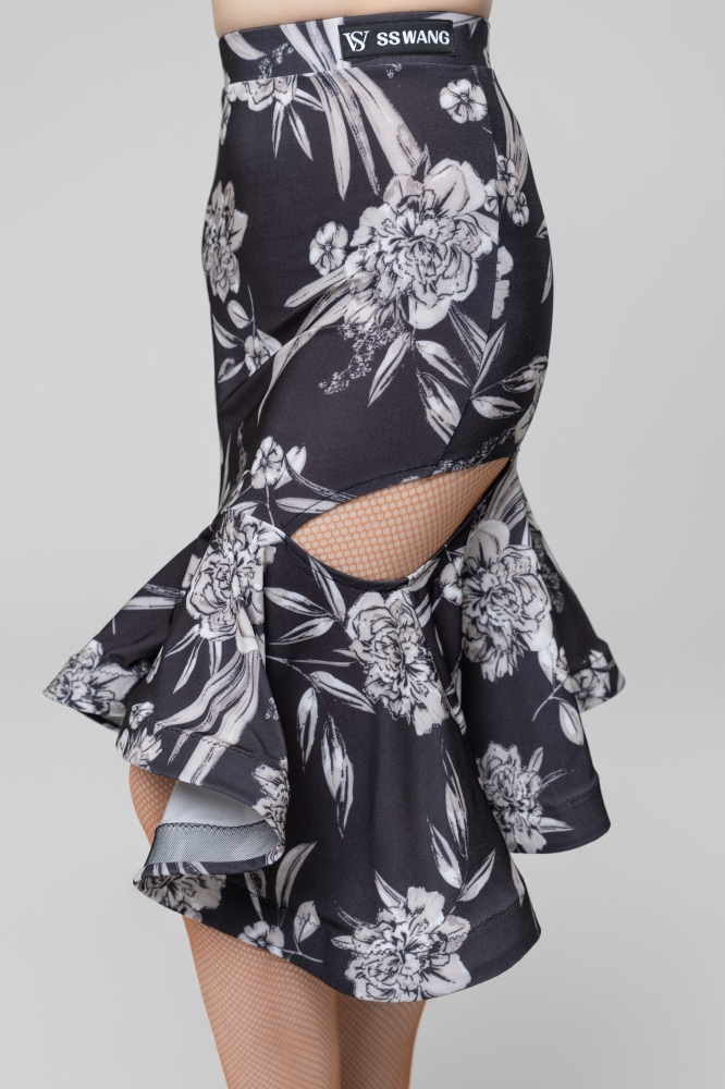 Halter neck hollow skirt suit(white flower on black background/With headband）