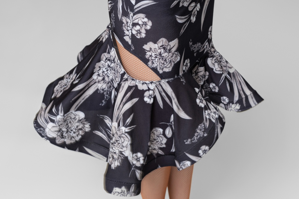 Halter neck hollow skirt suit(white flower on black background/With headband）