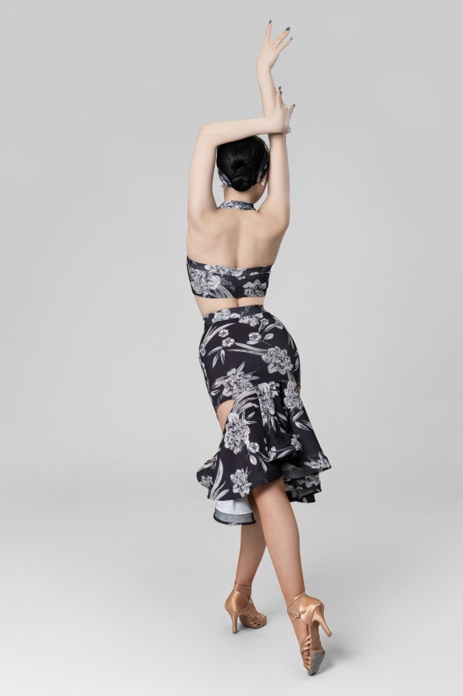 Halter neck hollow skirt suit(white flower on black background/With headband）