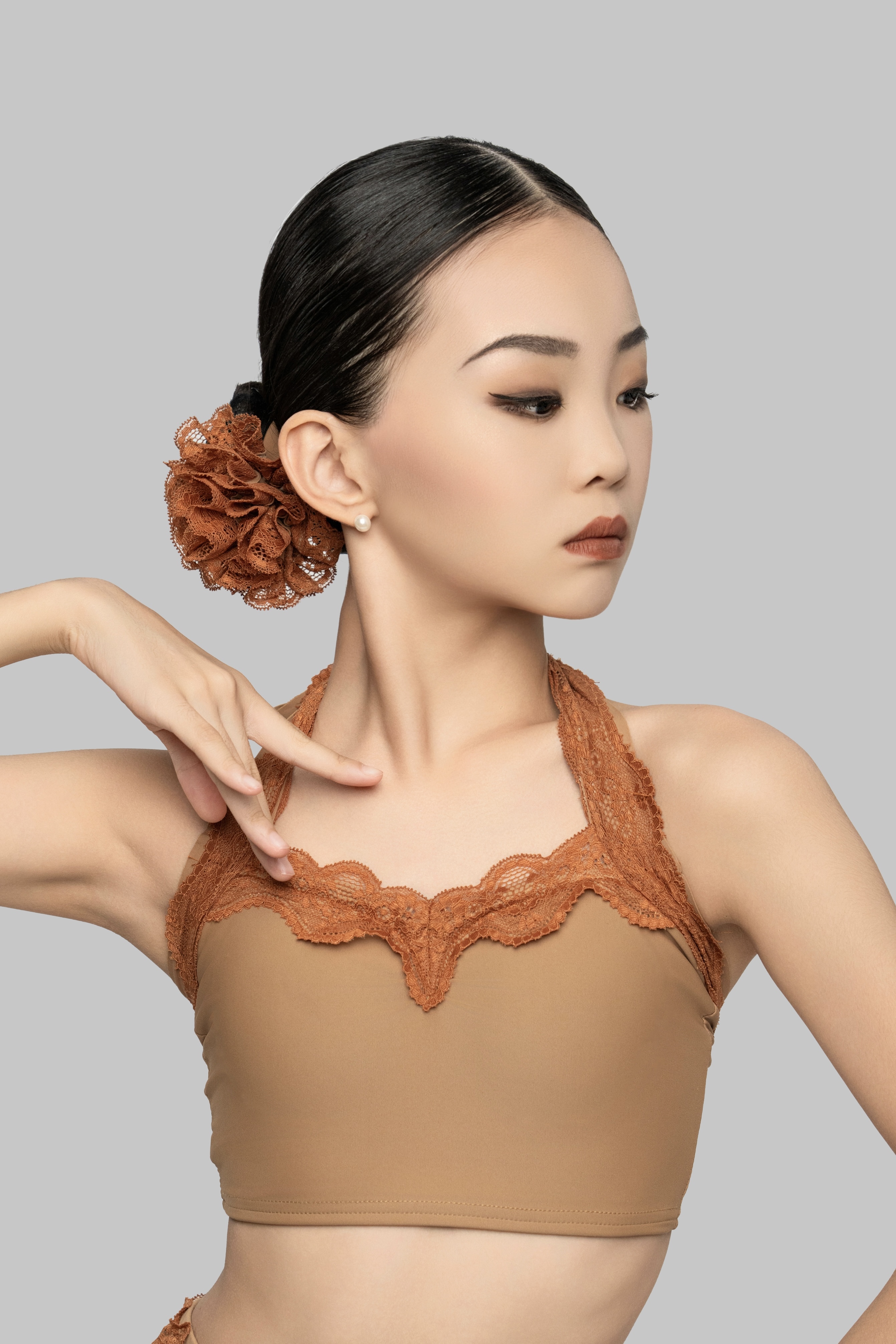 Lace halterneck skirt suit(Mars Green / With Hair Accessories)
