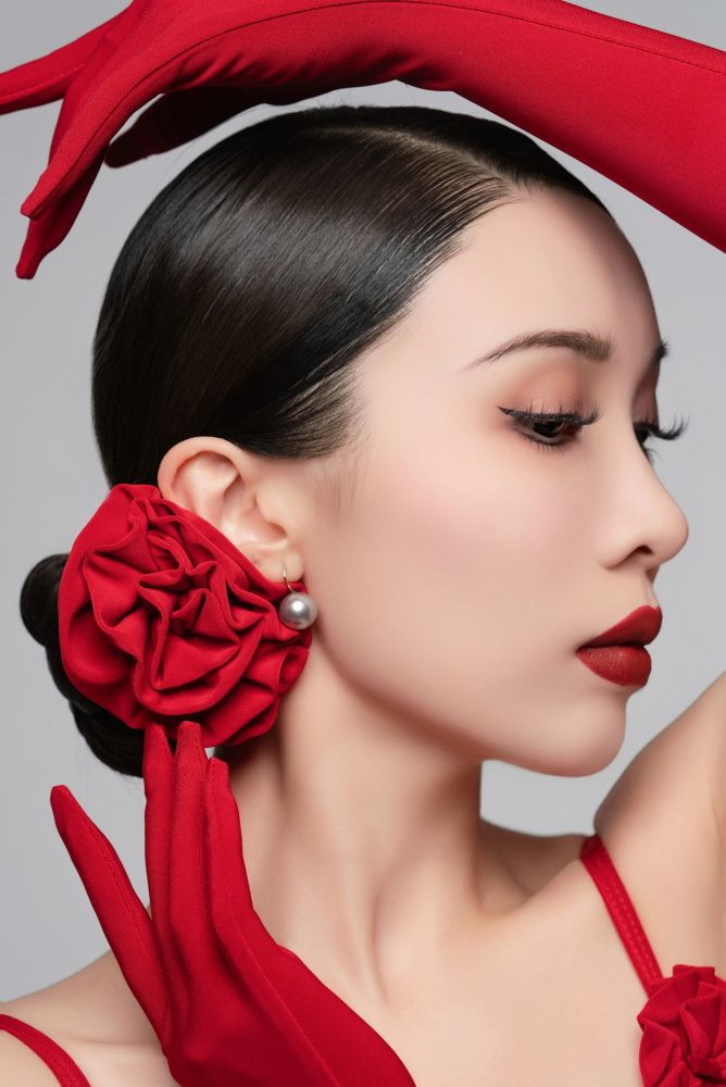 Floral Twisted Strappy Top For Women (Red/ With Hair Accessories)