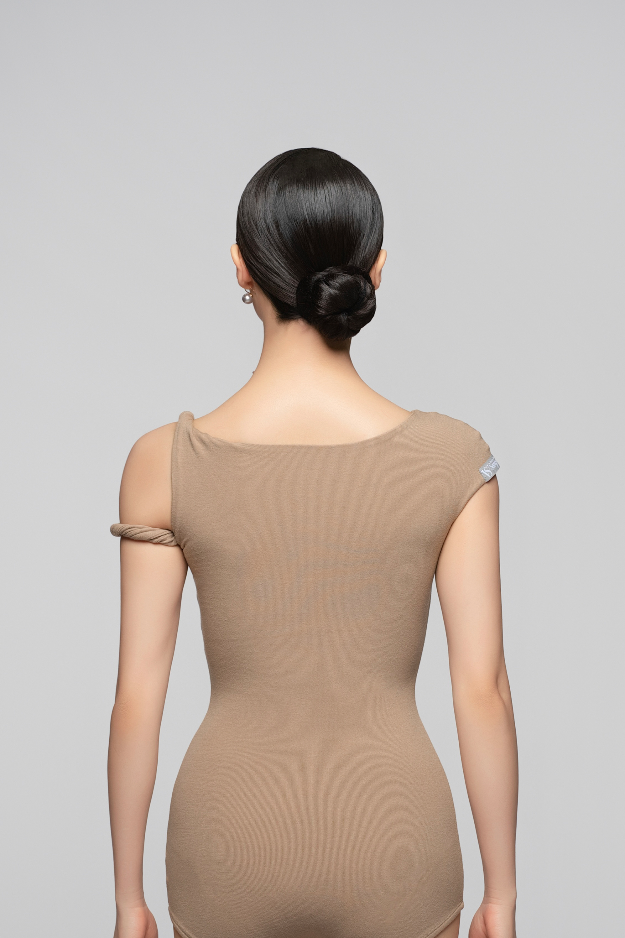 Ultra-Fine Ribbed Asymmetrical Shoulder Twisted Cord Bodysuit For Women (Nude)